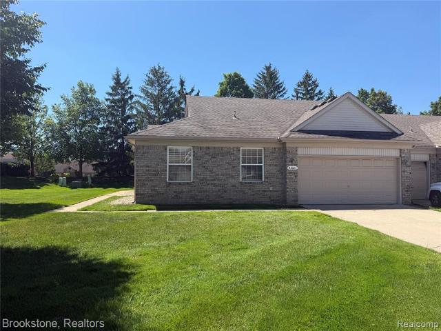 Condo for sale in Clinton Township, Michigan