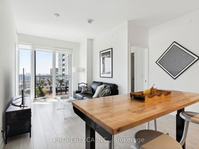 Condo for sale in Toronto, Golden Horseshoe
