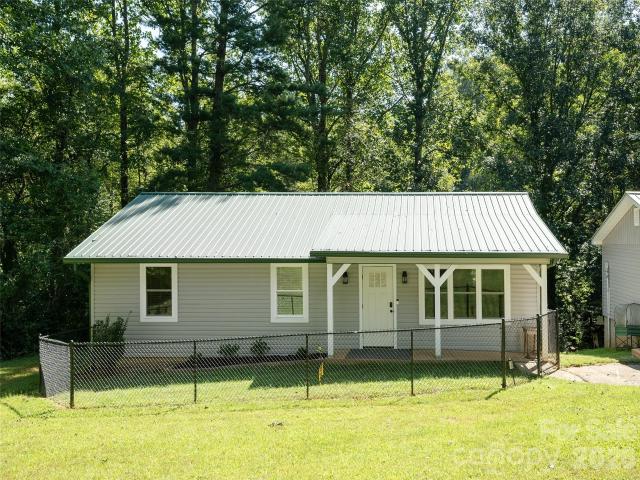 House for sale in Horse Shoe, North Carolina