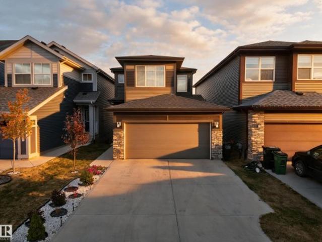 House for sale in Charlesworth, Edmonton