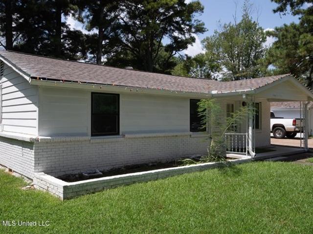 House for sale in Nesbit, Mississippi