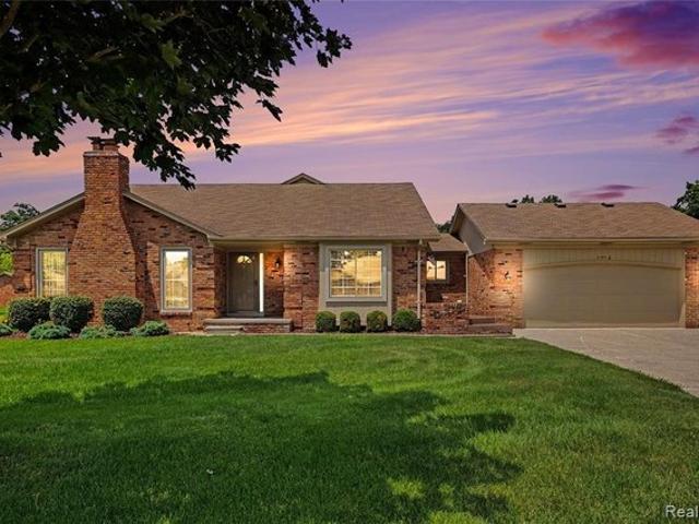 Condo for sale in Clinton Township, Michigan