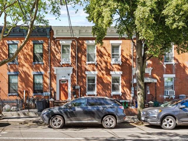 House for sale in Queens, Arverne