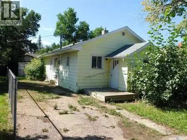 House for sale in Assiniboia, Saskatchewan