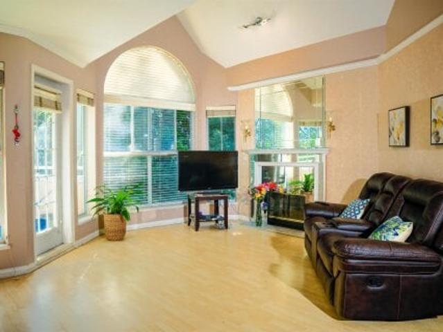 Apartment for sale in Surrey, British Columbia