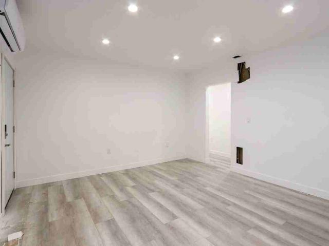 Apartment for rent in Canoga Park, California