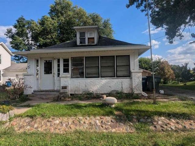 House for sale in Muscatine, Muscatine County