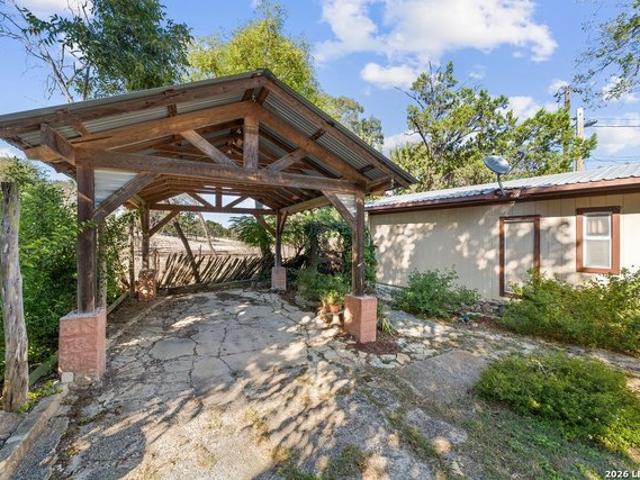 House for sale in Ingram, Kerr County