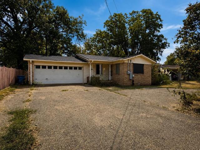House for sale in Henderson, Texas