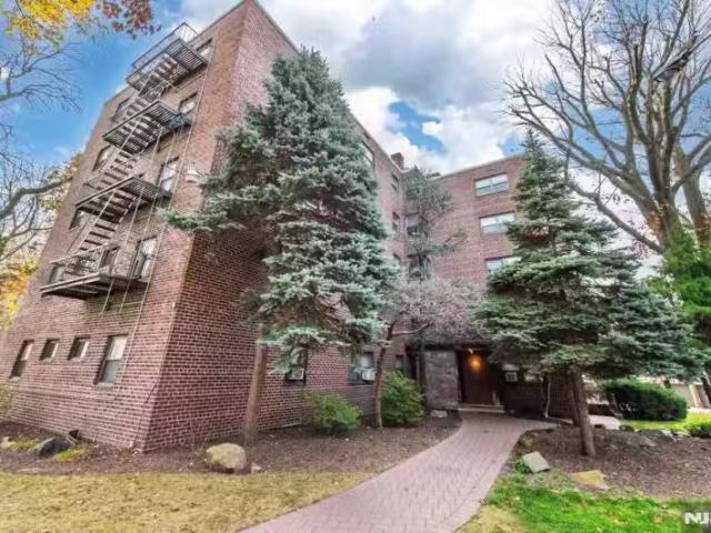Condo for sale in Fort Lee Condo for sale in Fort Lee