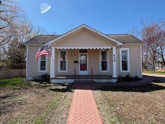 House for sale in Carmi, Illinois