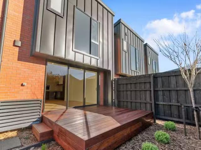 House for sale in Chaslands, Canterbury