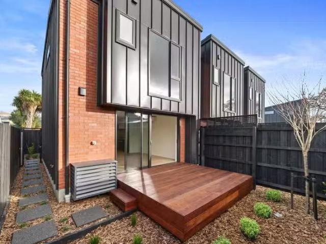 House for sale in Chaslands, Canterbury