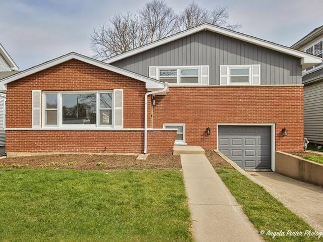House for sale in Arlington Heights, Illinois