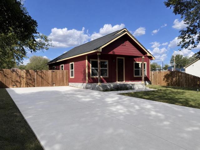 House for sale in Luling, Texas