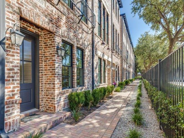 Townhouse for sale in Addison, Dallas County