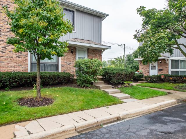 Townhouse for sale in Waukegan, Illinois