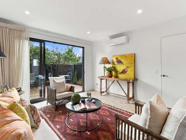 Townhouse for sale in Saint Albans, Fendalton-Waimari-Harewood Community