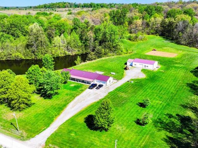 House for sale in Bloomfield, Indiana