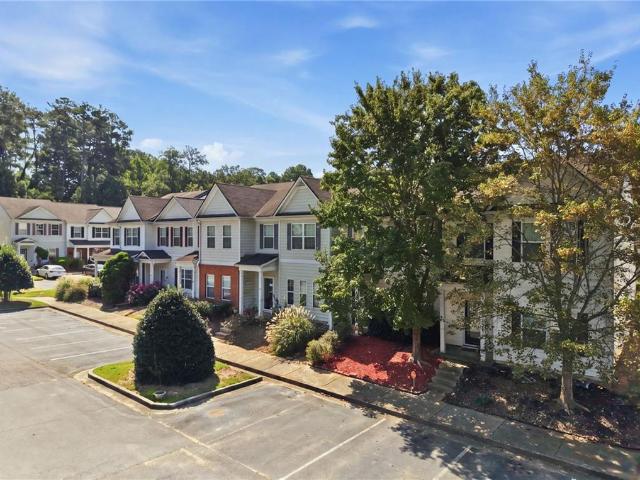 Townhouse for sale in Red Oak, Georgia