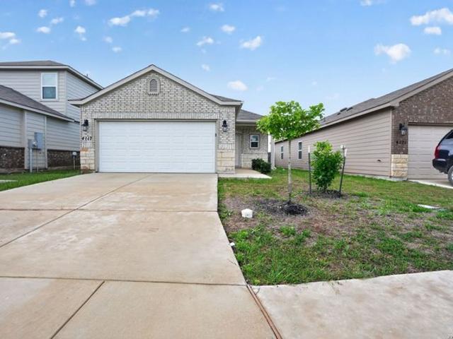 House for sale in Saint Hedwig, Texas