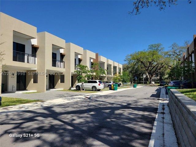 Townhouse for sale in Dania, Florida
