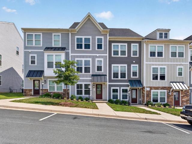 Townhouse for sale in Virginia