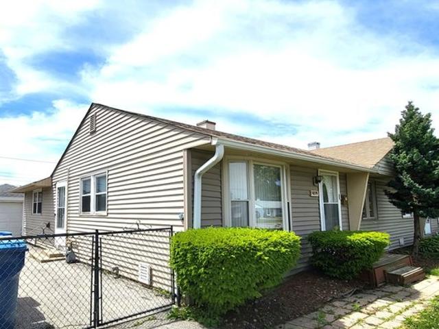 Townhouse for sale in Hometown, Illinois