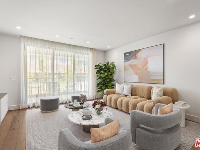 Condo for sale in Canoga Park, California
