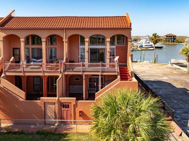 Townhouse for sale in Freeport, Texas