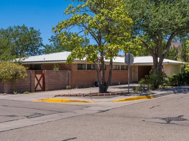 House for sale in Los Lunas, New Mexico