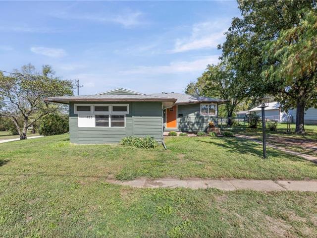 House for sale in Yates Center, Woodson County