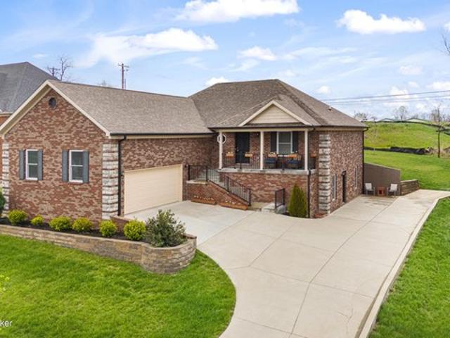 House for sale in La Grange, Kentucky