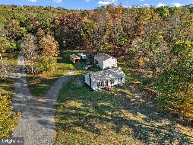House for sale in Bloomery, Hampshire County