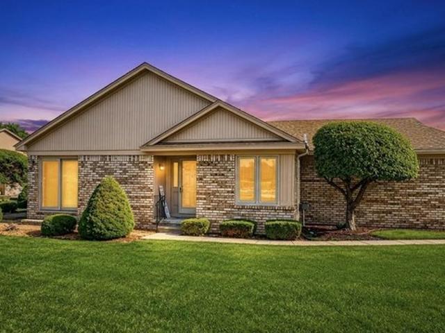 Condo for sale in Clinton Township, Michigan