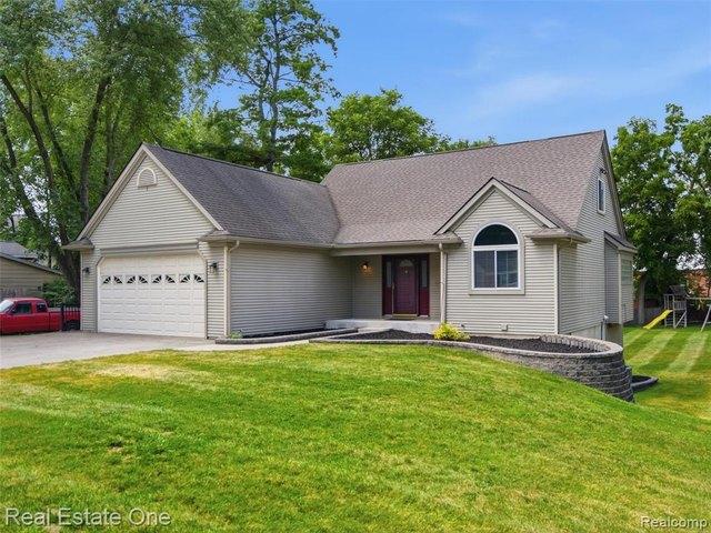 House for sale in Waterford, Michigan