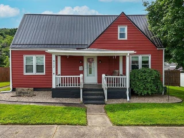 House for sale in Saint Marys, West Virginia