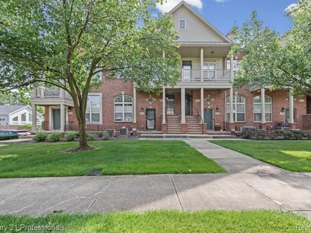 Townhouse for sale in Walled Lake, Michigan