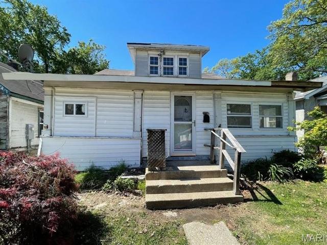 House for sale in Alton, Illinois