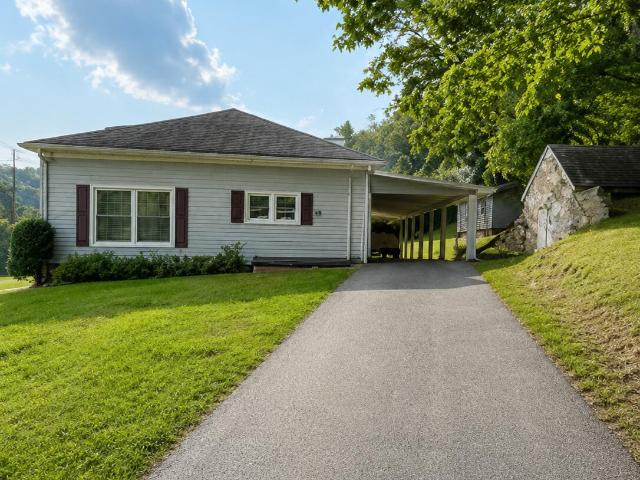 House for sale in McKee, Jackson County