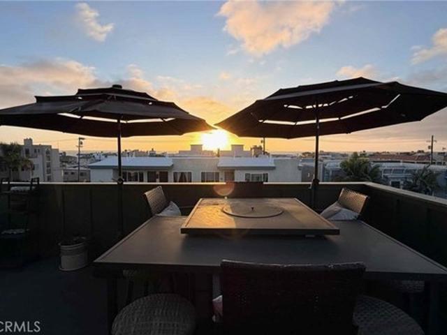Townhouse for sale in Hermosa Beach, Los Angeles County
