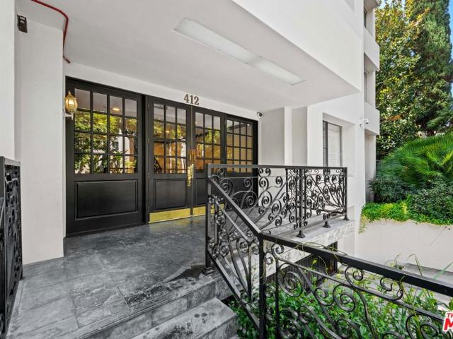 Condo for sale in Beverly Hills, Los Angeles County