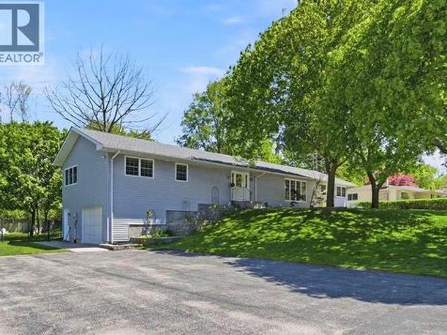 House for sale in Petrolia, Ontario