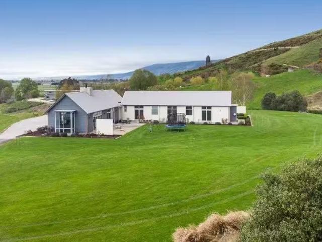 House for sale in Otakou