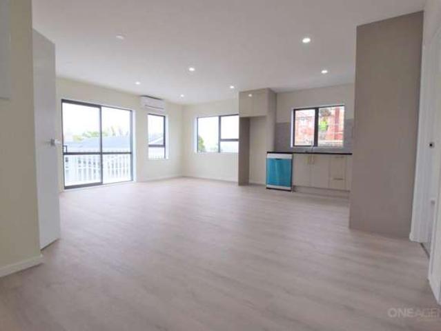 House for rent in Oratia