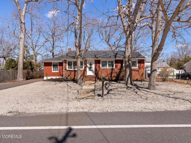 House for sale in Pine Beach