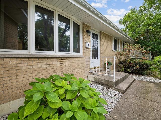 House for sale in Mchenry, Illinois