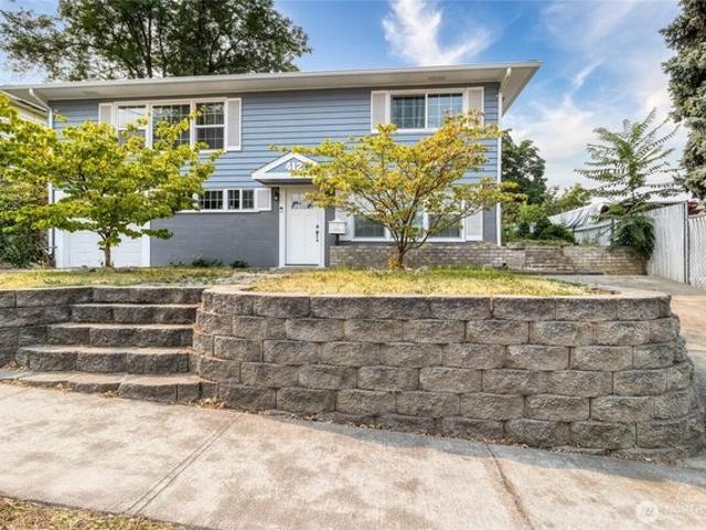 House for sale in College Place, Washington