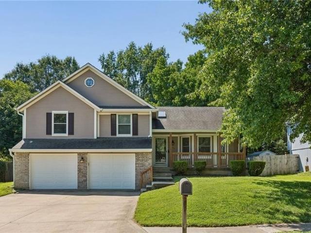 House for sale in Lake Village, Blue Springs