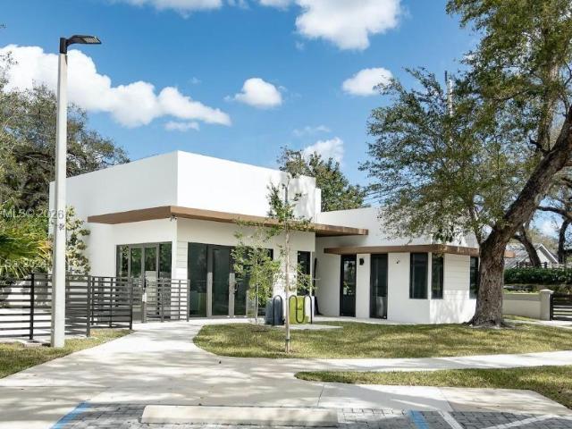 Townhouse for sale in Dania, Florida